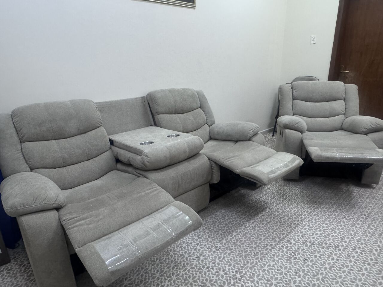 Al Khobar Al Shamalia, Furniture, SAR 2000,  3 + 1 Sofa Recliner On Sales