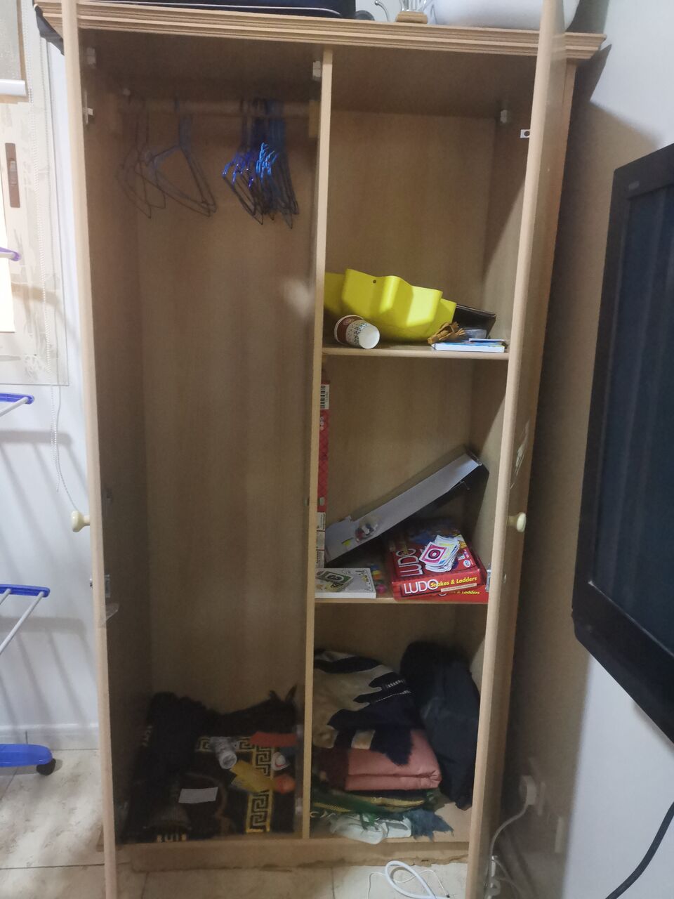 Jeddah, Furniture, SAR 300,  Closet,Two Bed And TV Plasma  In Jeddah Afesaleyah