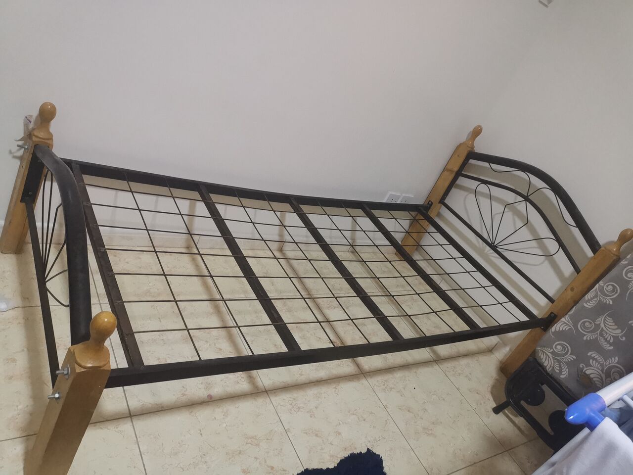 Jeddah, Furniture, SAR 300,  Closet,Two Bed And TV Plasma  In Jeddah Afesaleyah