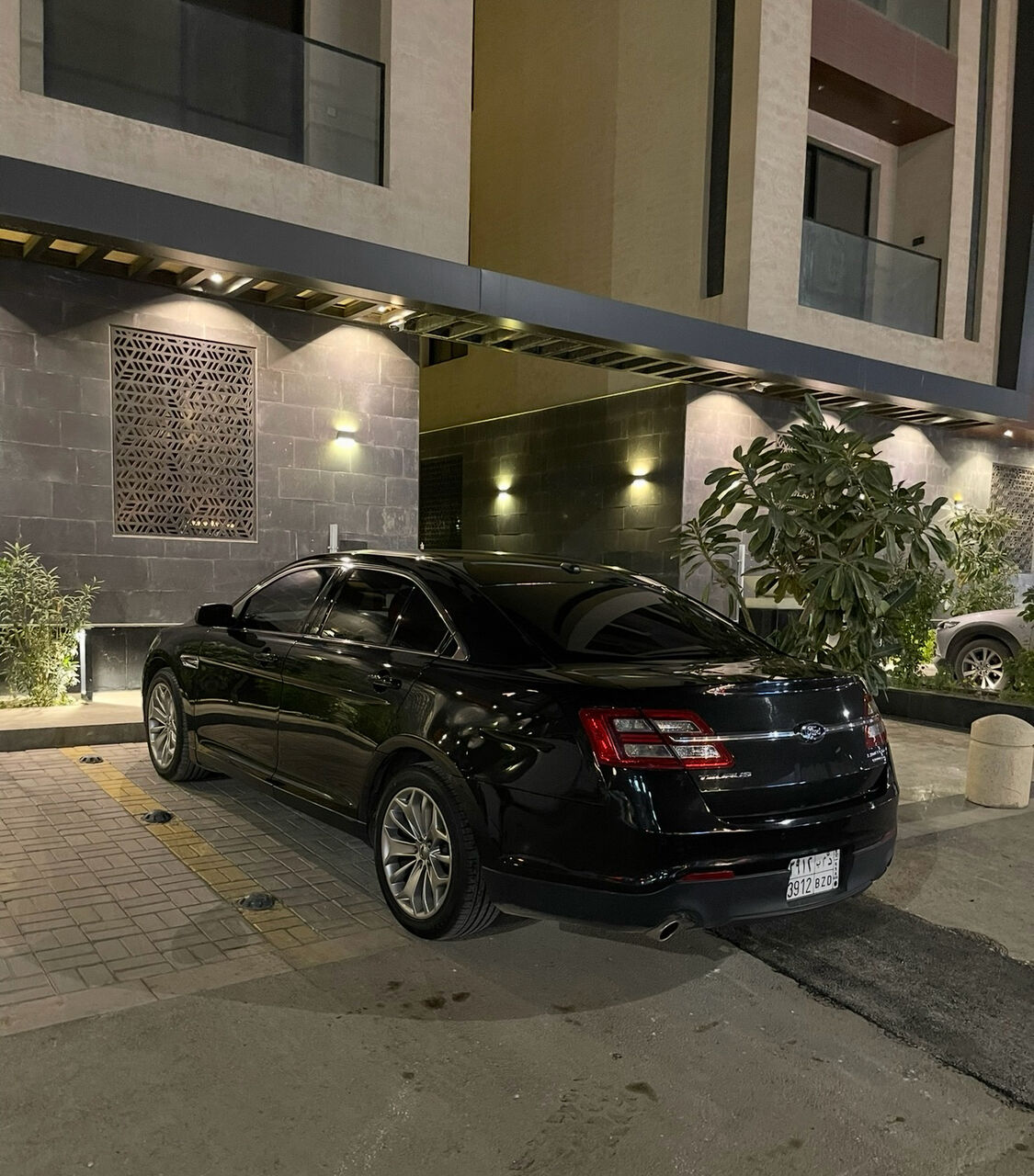 Riyadh, Vehicles, Cars & Trucks , SAR 35000,  Ford Taurus,  2013,  Automatic,  295000 KM,   -
