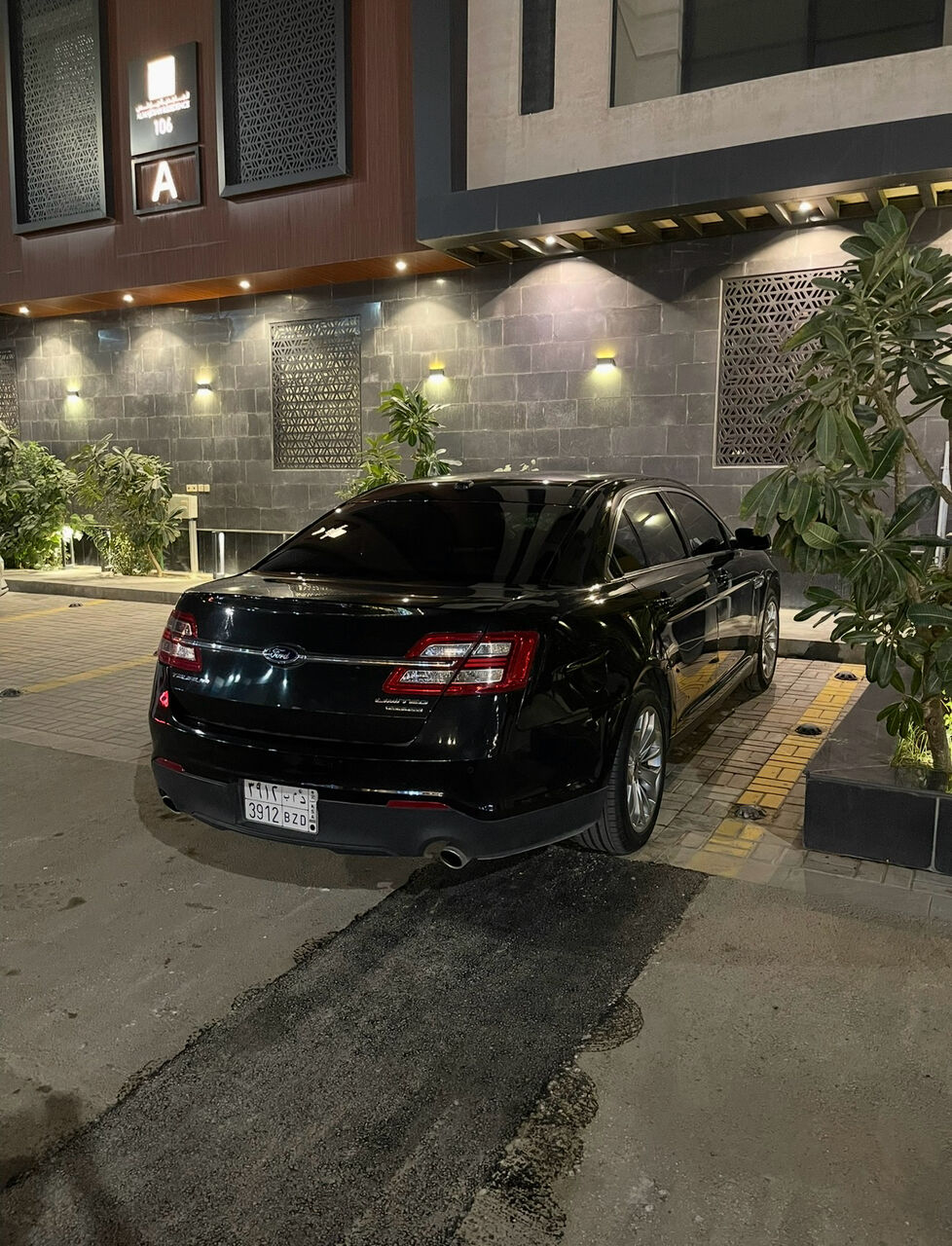 Riyadh, Vehicles, Cars & Trucks , SAR 35000,  Ford Taurus,  2013,  Automatic,  295000 KM,   -