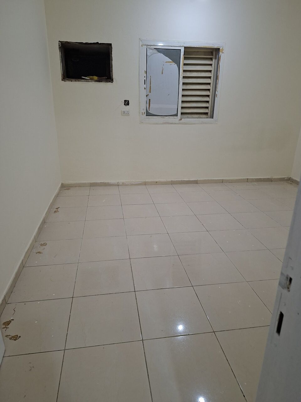 Jeddah, Apartments, Flats, Houses & Villas, SAR 800/month,  1 BR,  One Room For Rent 800 .for 3 Person Mervha Jeddah
