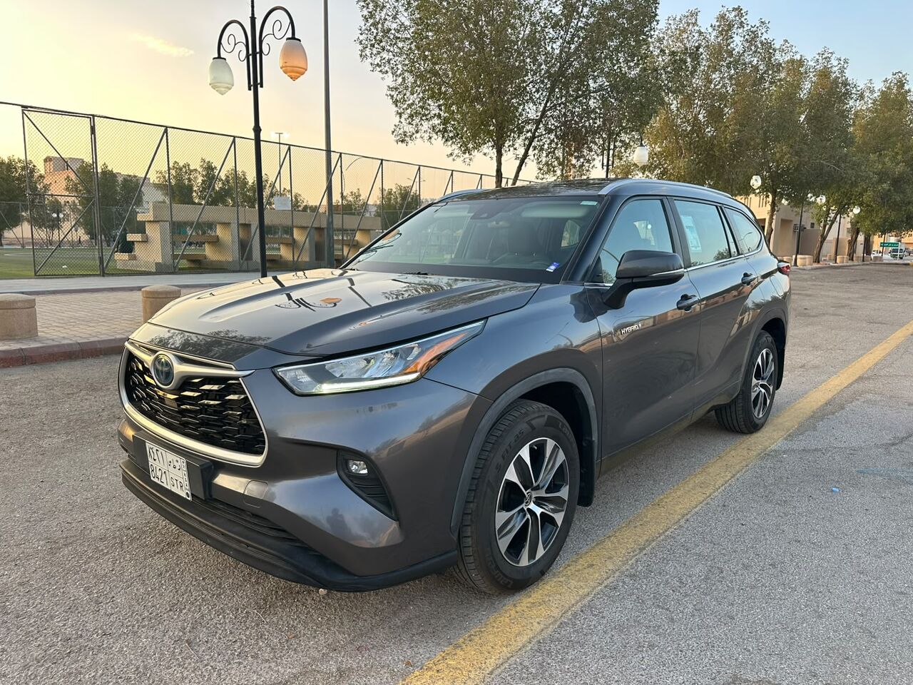 Riyadh, Vehicles, Cars & Trucks , SAR 125000,  Toyota Highlander Hybrid GLE,  2023,  Automatic,  71000 KM,    With Sunroof N Accident Free Car For Sales