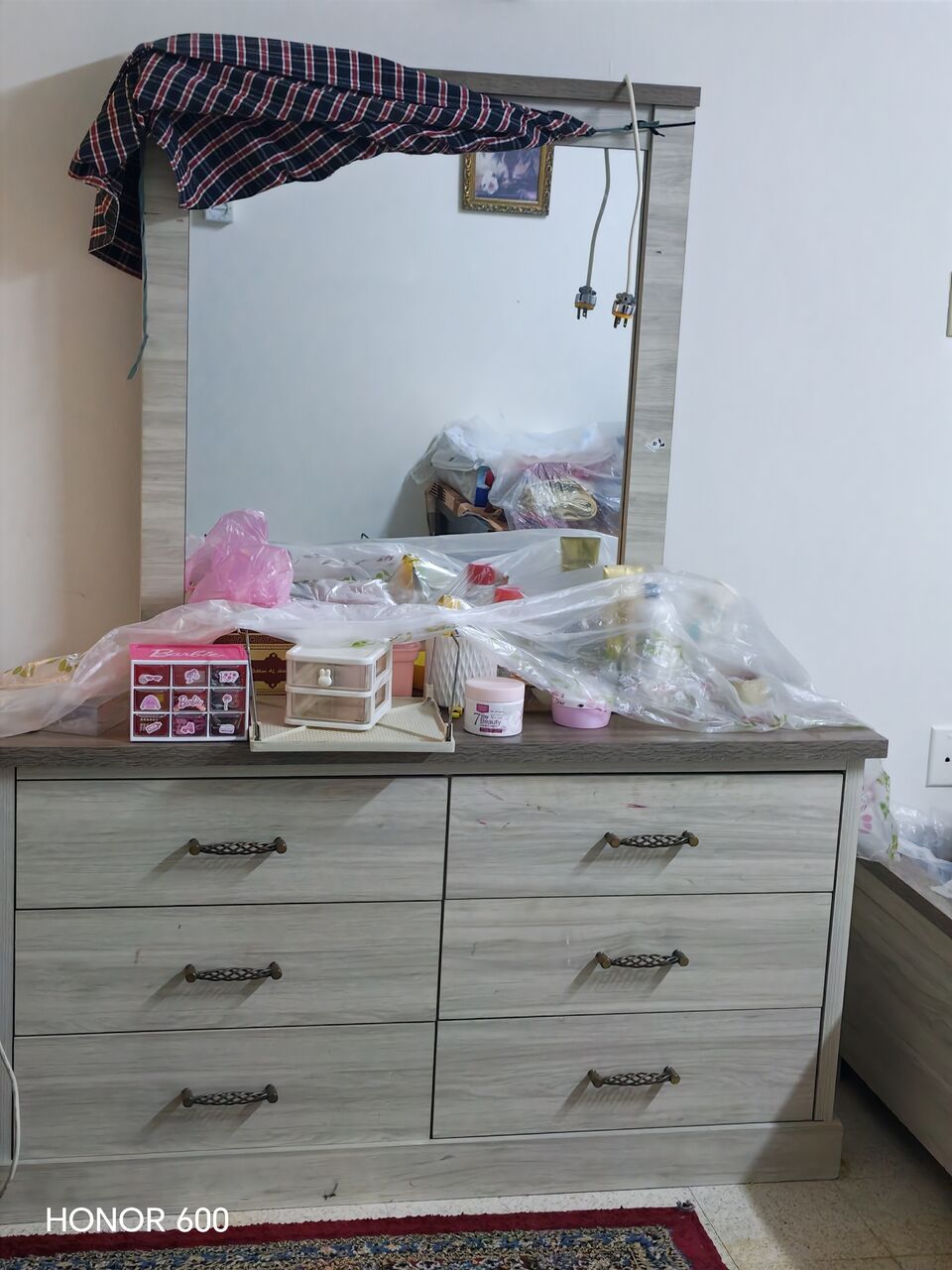 Al Khobar Al Shamalia, Furniture, SAR 1000,  Sell One Queen Size Bed With Two Side Drawer And Dressing Table