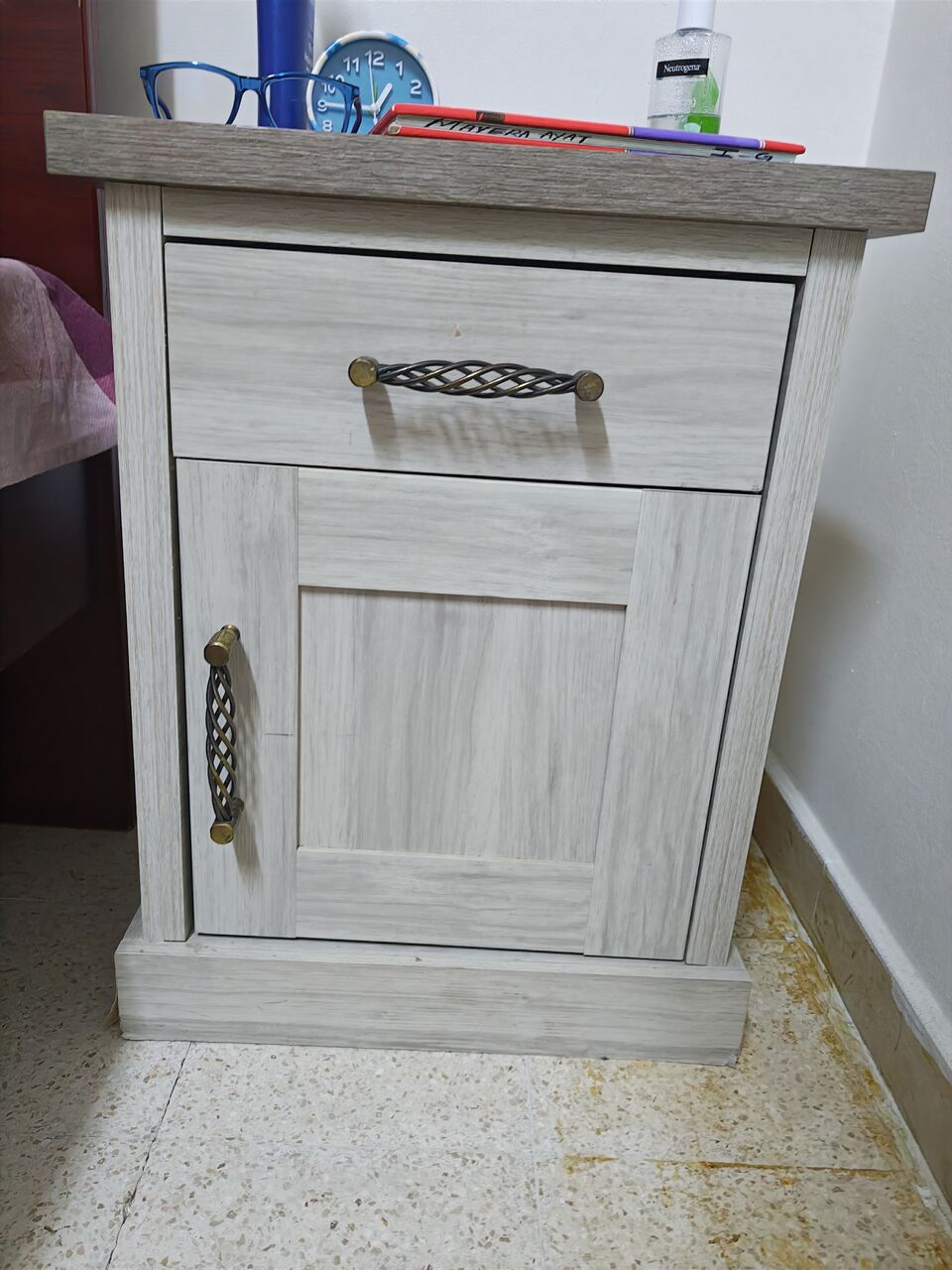Al Khobar Al Shamalia, Furniture, SAR 1000,  Sell One Queen Size Bed With Two Side Drawer And Dressing Table