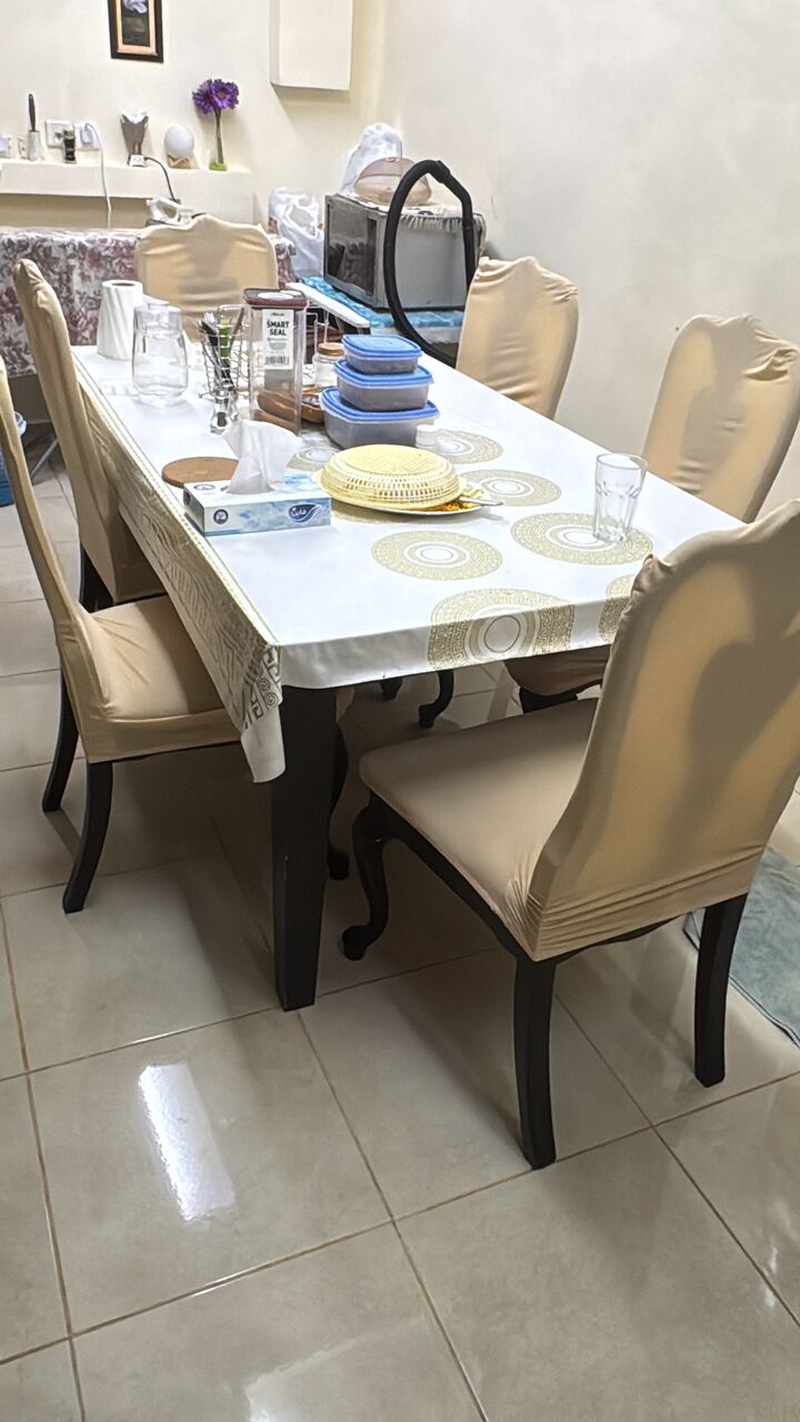 Jeddah, Furniture, SAR 350,  Malaysian Made 6-seaters Dinning Table Very Low Price Urgent For Sale
