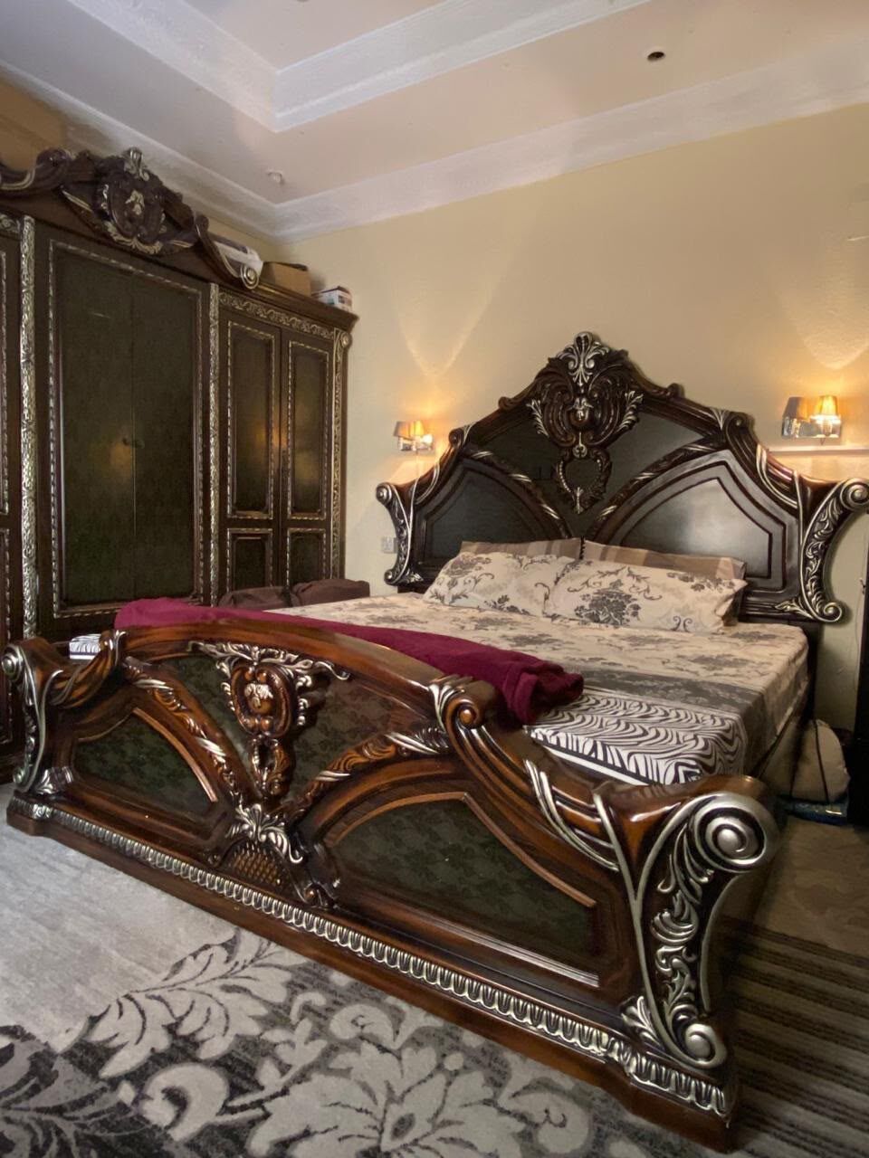 Jeddah, Furniture, SAR 1000,  King Size Bed Set + Cupboard For Sale