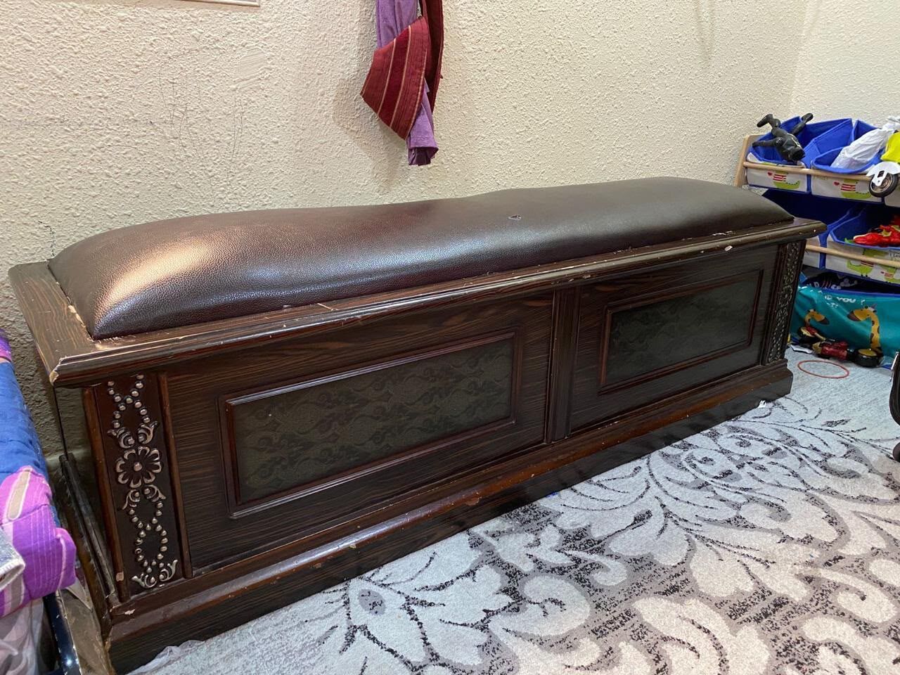 Jeddah, Furniture, SAR 1000,  King Size Bed Set + Cupboard For Sale