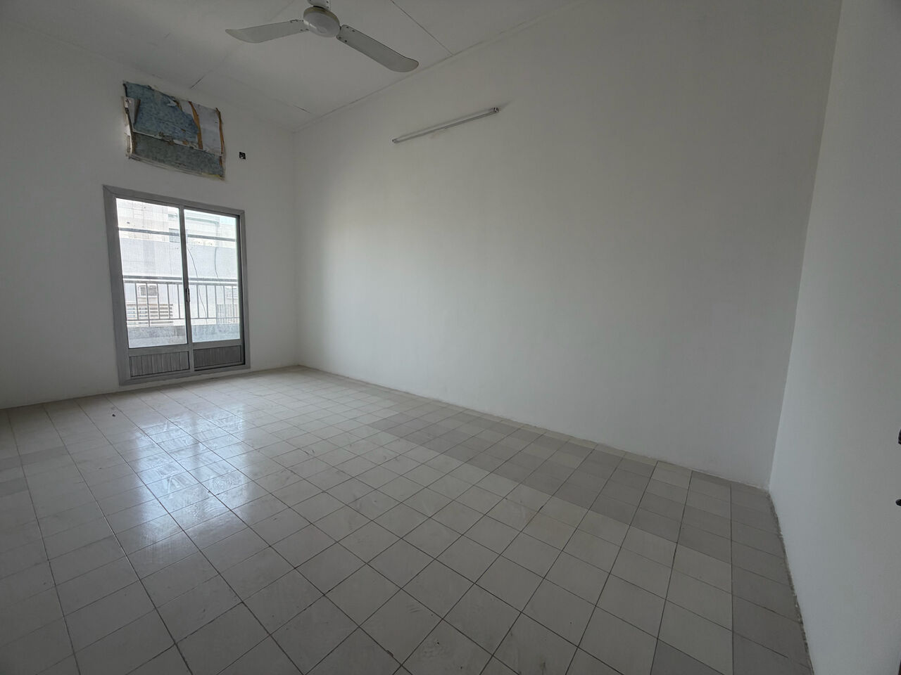 Salmaniya, Apartments, Flats, Houses & Villas, BHD 160/month,  2 BR,  2 Bedroom Flat For Rent  Without Ewa