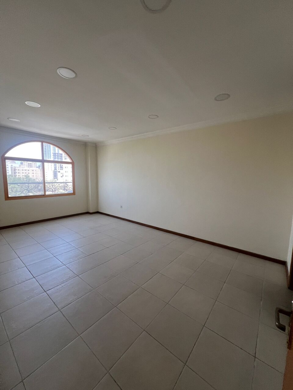 Zinj, Offices, BHD 350,  SPACIOUS OFFICE FOR RENT IN ZINJ | HIGHWAY-FACING
