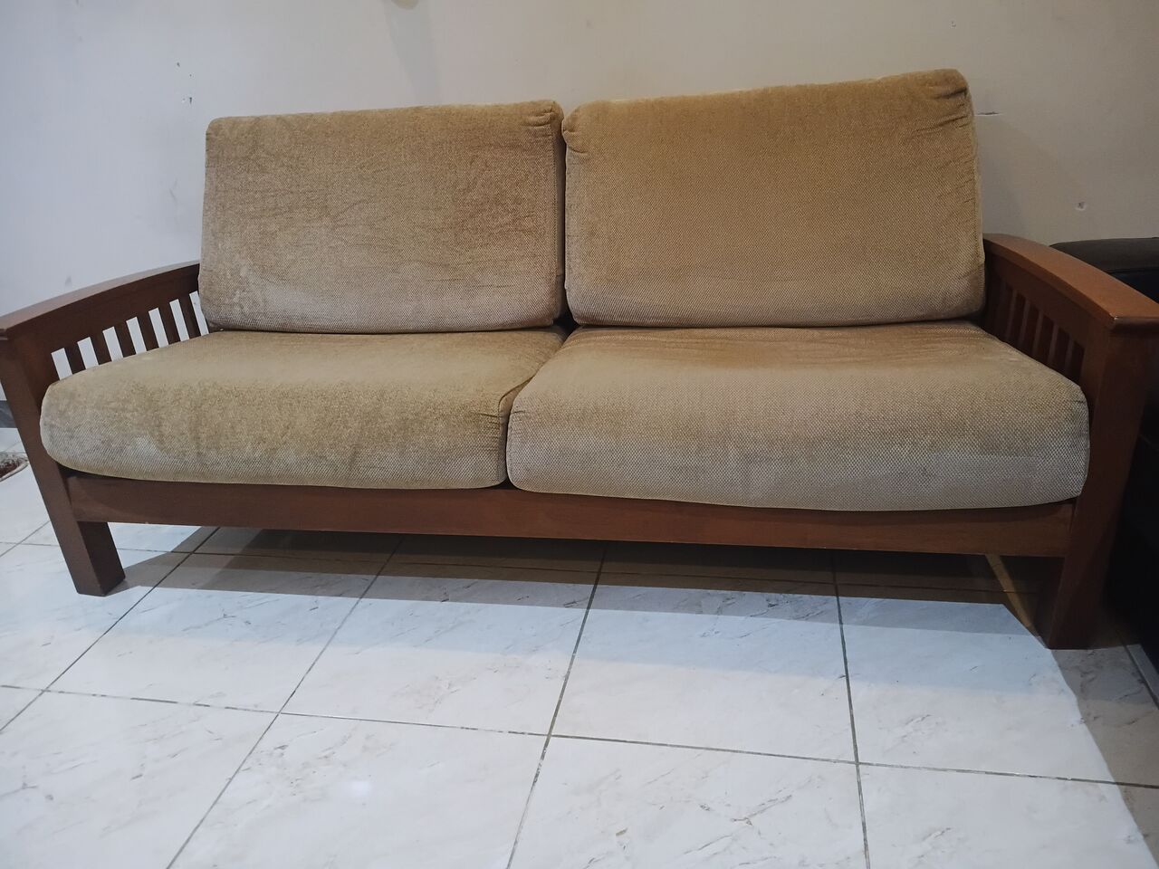 Al Aziziyah, Furniture, SAR 1400,  Classic Wooden Sofa 3+2+1 Seater And Coffee Table Set From Homecenter
