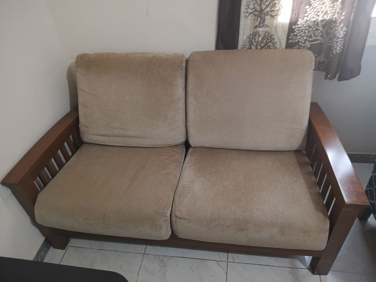 Al Aziziyah, Furniture, SAR 1400,  Classic Wooden Sofa 3+2+1 Seater And Coffee Table Set From Homecenter