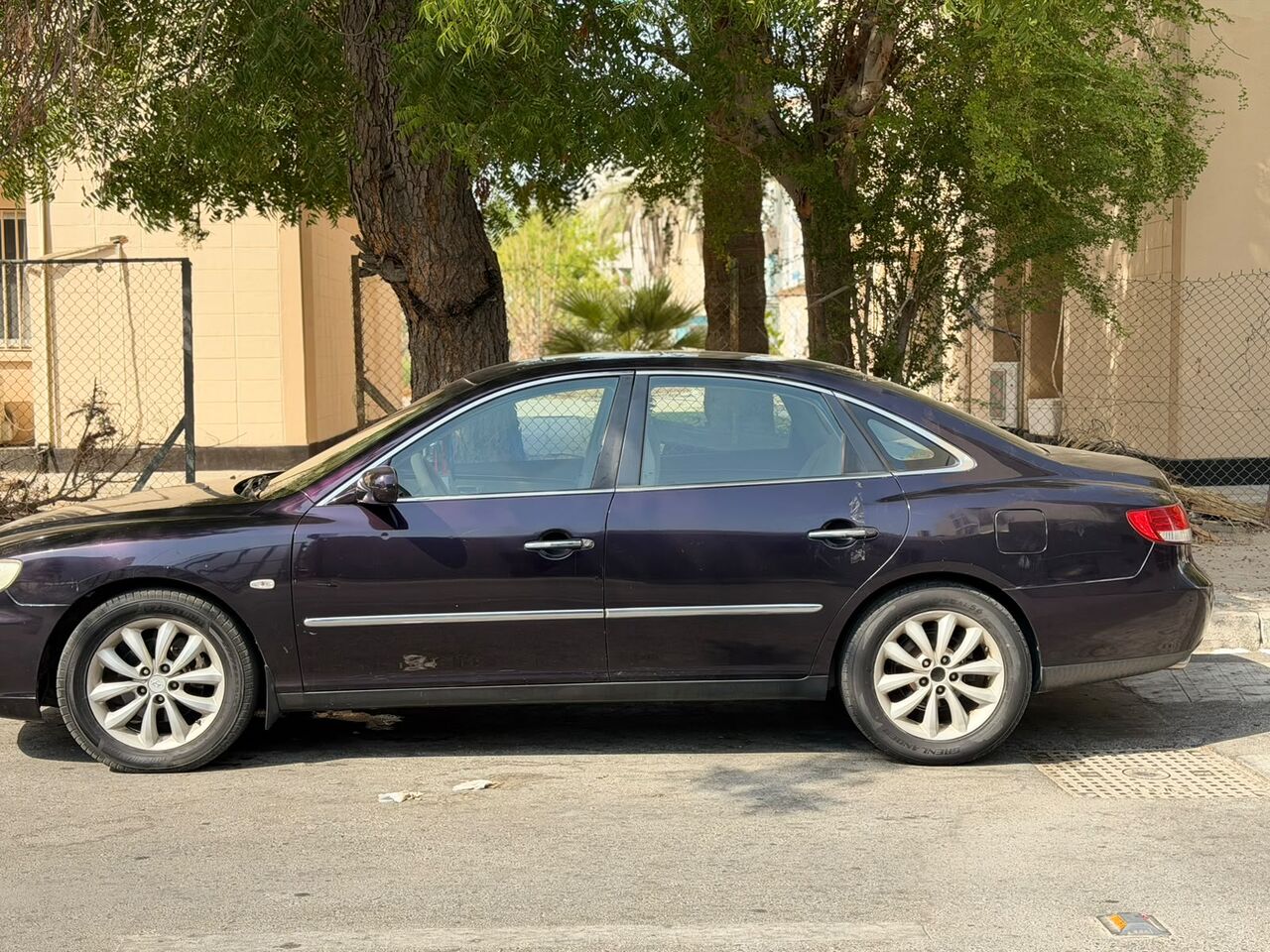Umm Al Hassam, Vehicles, Cars & Trucks , BHD 500,  Hyundai Azera V6,  2006,  Automatic,  200000 KM,   &ndash; Running Condition &ndash; BHD 500 Negotiable