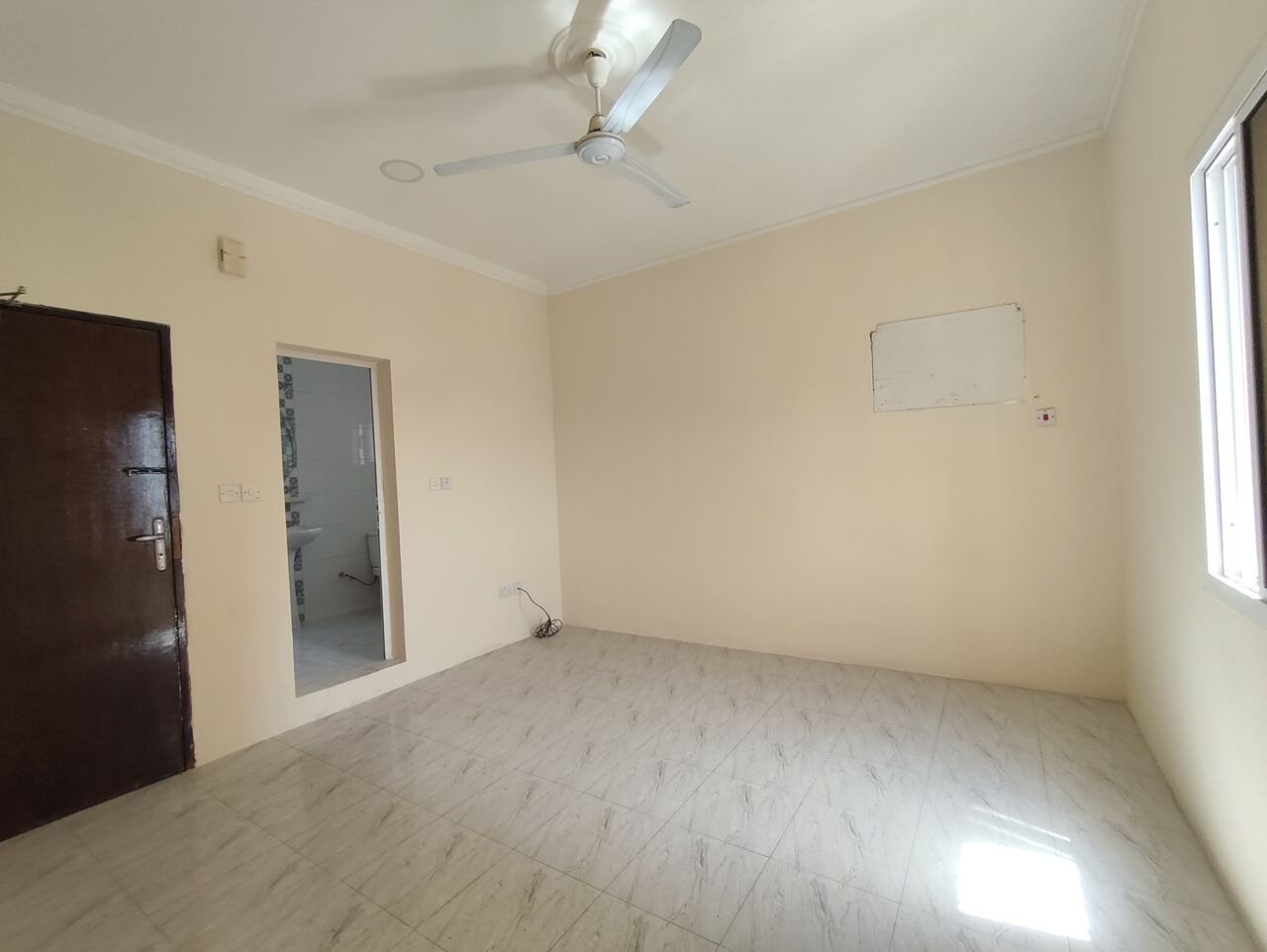 Salmaniya, Apartments, Flats, Houses & Villas, BHD 100/year,  1 BR,  Salmaniya:- Rooftop Unfurnished Studio Flat On Rent..