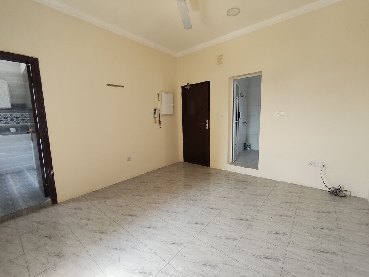 Salmaniya, Apartments, Flats, Houses & Villas, BHD 100/year,  1 BR,  Salmaniya:- Rooftop Unfurnished Studio Flat On Rent..