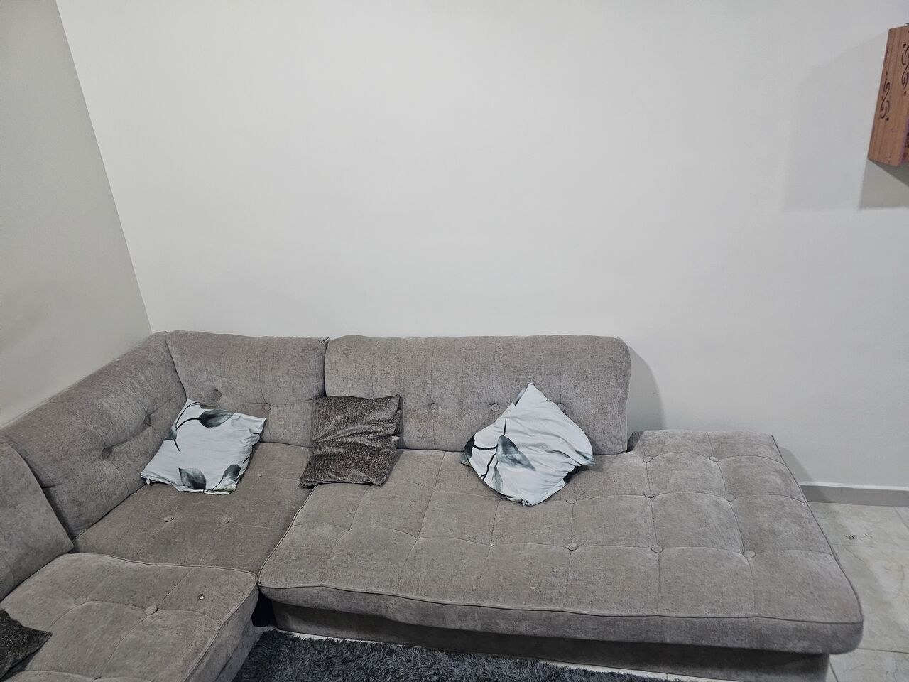 Madinat Al Ummal, Furniture, SAR 150,  7 Seater Corner Sofa With 4 Pillow And Carpet