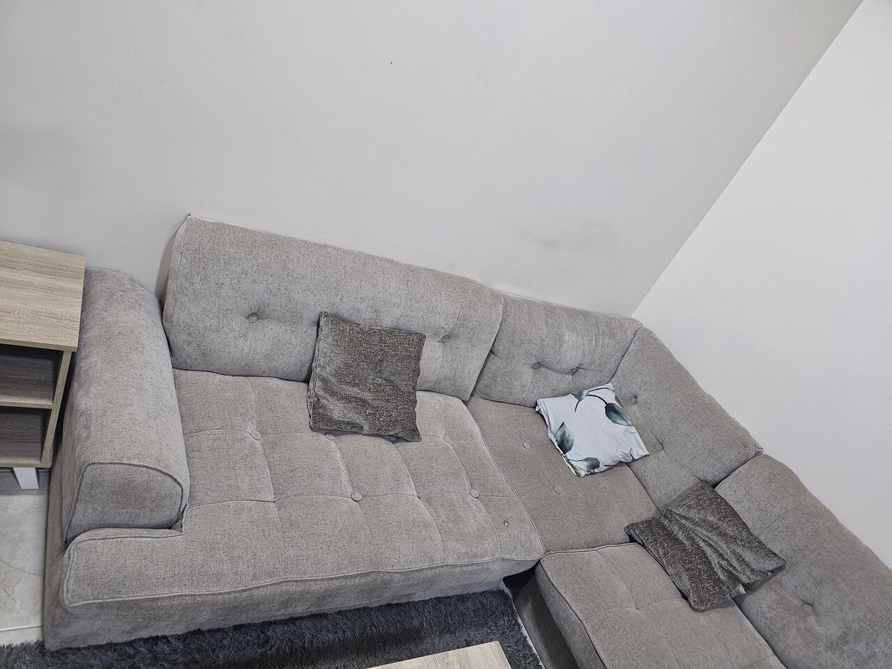 Madinat Al Ummal, Furniture, SAR 150,  7 Seater Corner Sofa With 4 Pillow And Carpet