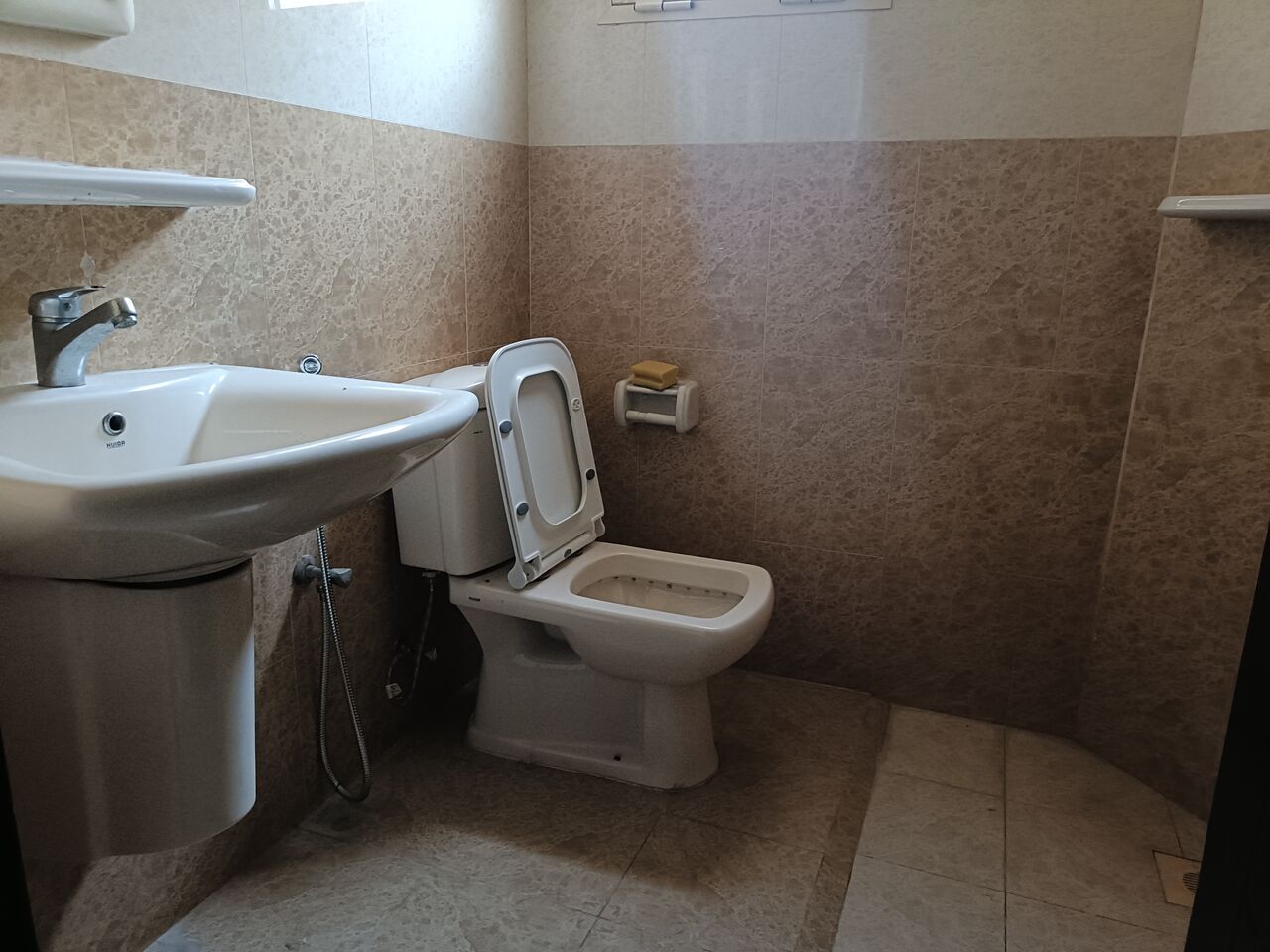 Manama, Apartments, Flats, Houses & Villas, BHD 225/month,  2 BR,  130 Sq. Meter,  Unfurnished 2bhk With Ewa