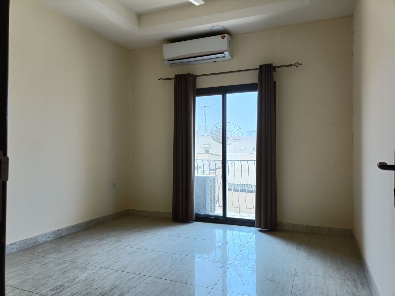 Adliya, Apartments, Flats, Houses & Villas, BHD 250/month,  2 BR,  120 Sq. Meter,  Semi Furnished 2bhk With Ewa