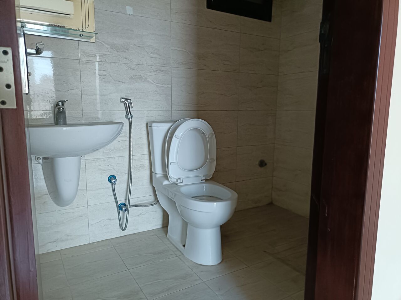 Adliya, Apartments, Flats, Houses & Villas, BHD 250/month,  2 BR,  120 Sq. Meter,  Semi Furnished 2bhk With Ewa