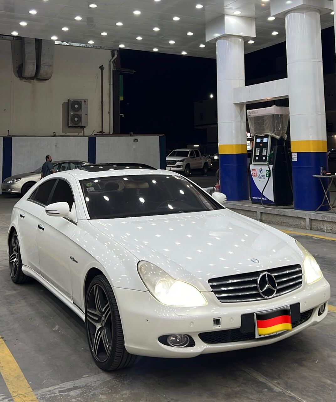 Riyadh, Vehicles, Cars & Trucks , SAR 20000,  Mercedes-Benz CLS,  2006,  Automatic,  260000 KM,  Mercedes CLS 500 Low Mileage In Very Good Condition