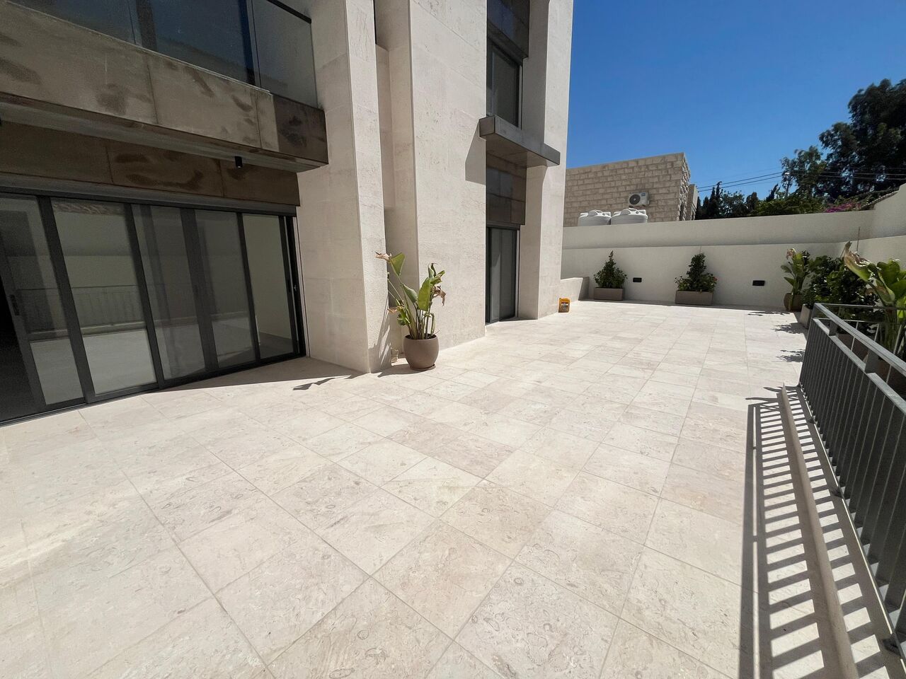 Amman, Apartments, Flats, Houses & Villas, JOD 25000/year,  4 BR,  220 Sq. Meter,  Apartments For Rent