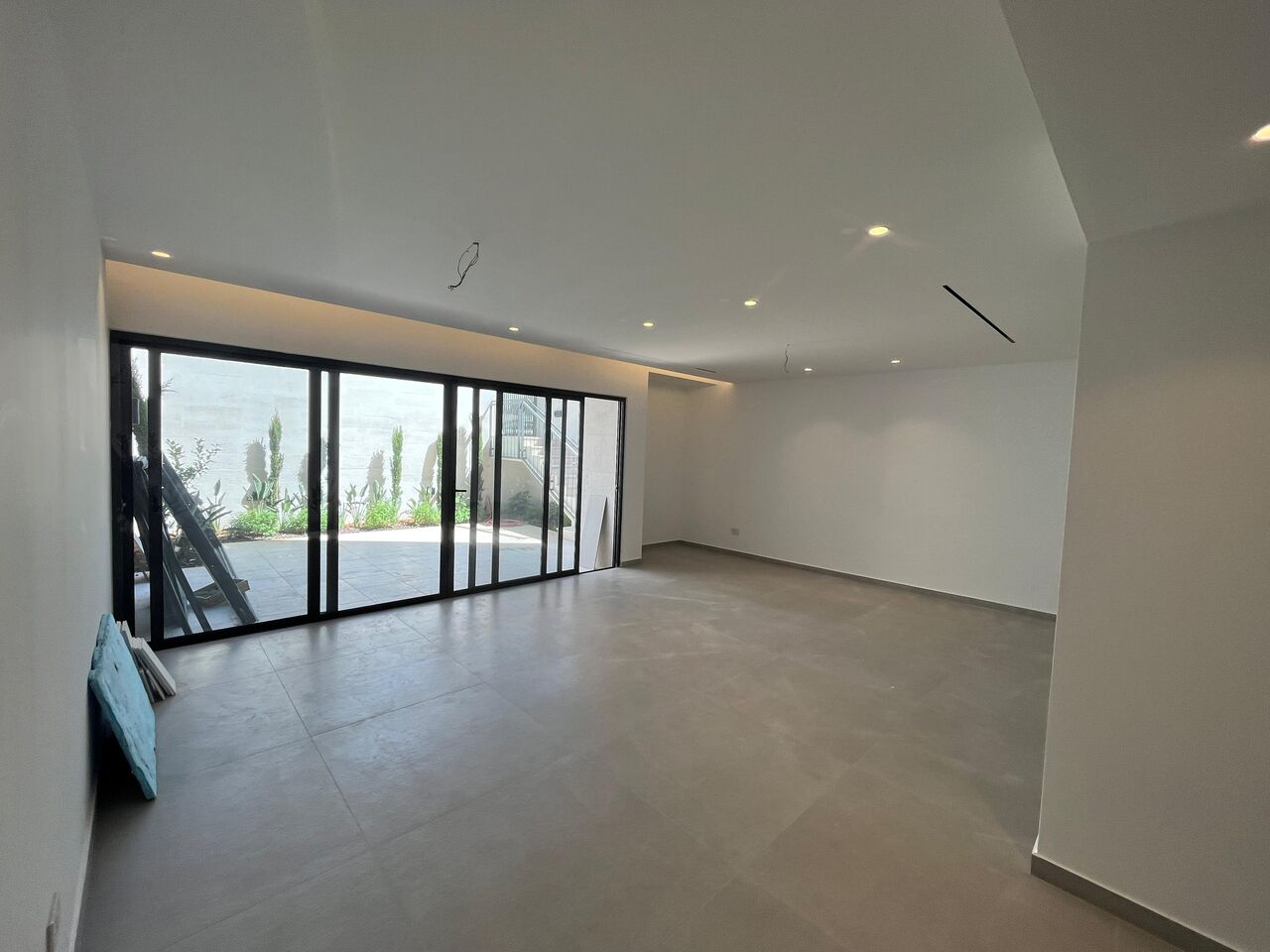 Amman, Apartments, Flats, Houses & Villas, JOD 25000/year,  4 BR,  220 Sq. Meter,  Apartments For Rent
