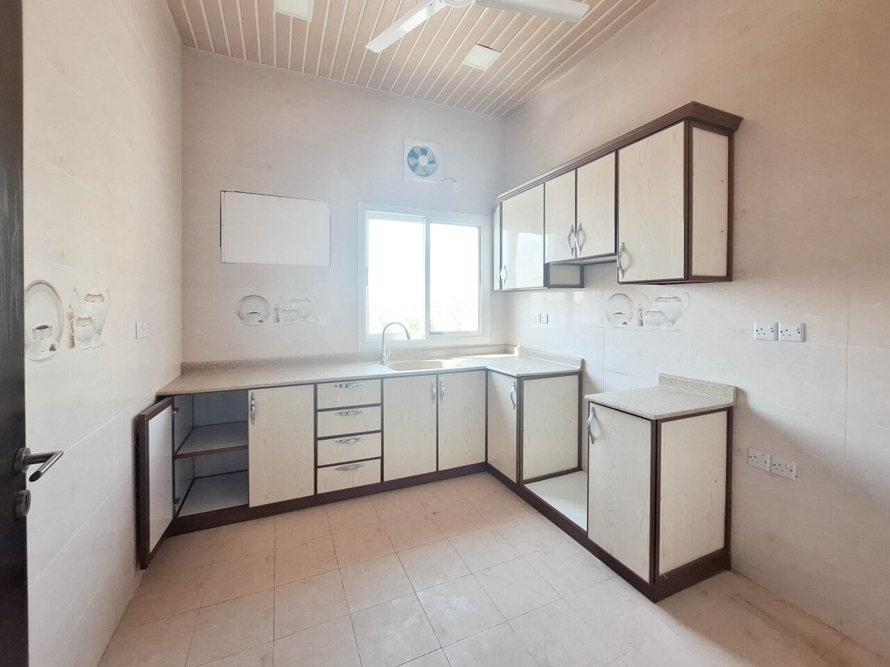 Sanabis, Apartments, Flats, Houses & Villas, BHD 230/month,  3 BR,  For Rent An Apartment In Sanabis Area.