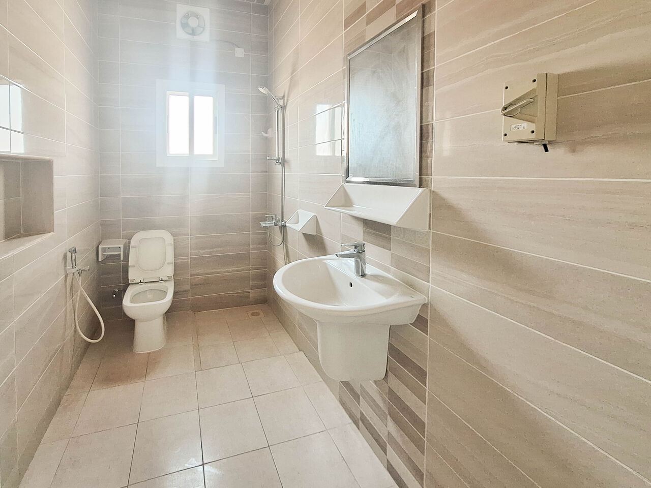 Sanabis, Apartments, Flats, Houses & Villas, BHD 230/month,  3 BR,  For Rent An Apartment In Sanabis Area.