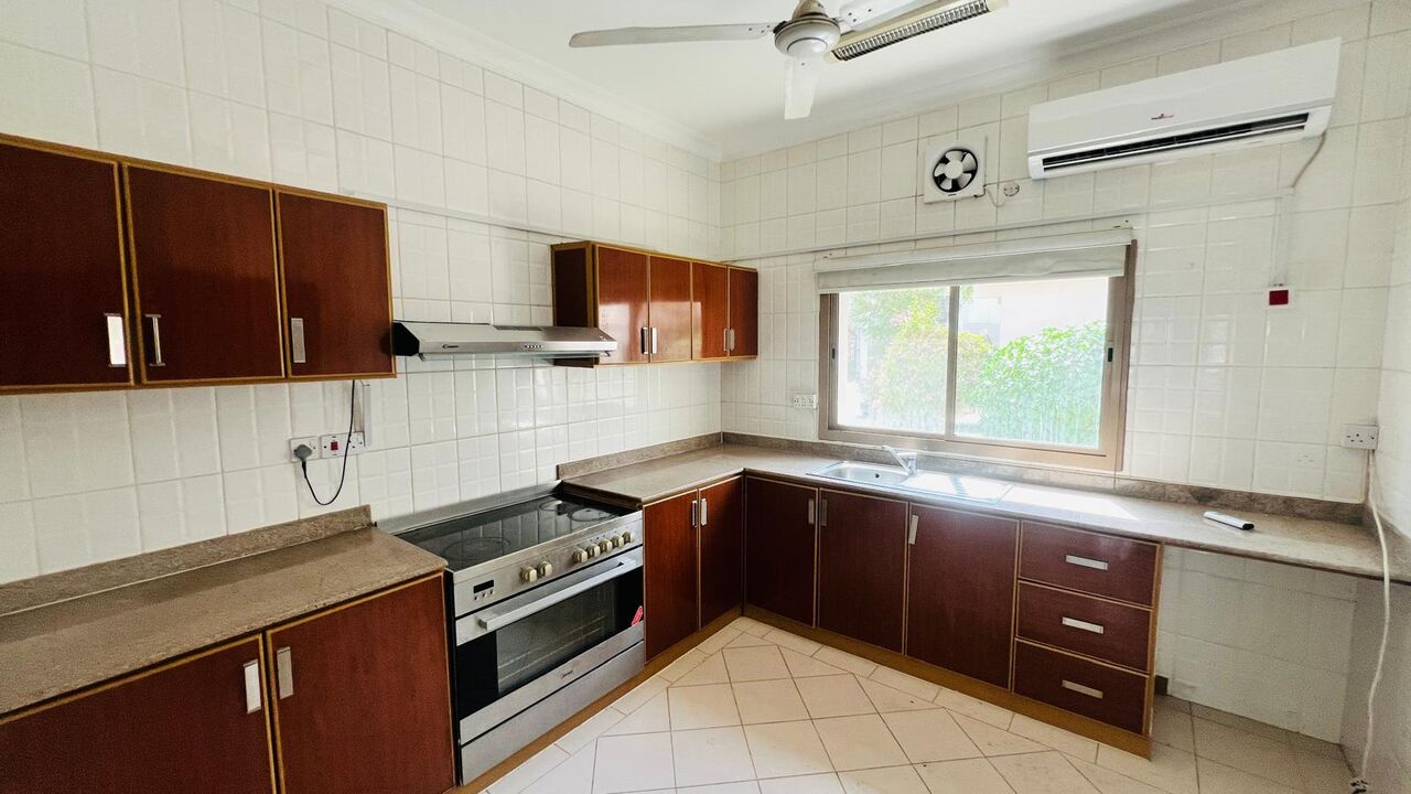 Saar, Villas, BHD 600,  3BR Semi-Furnished Two-Storey Villa For Rent In Saar