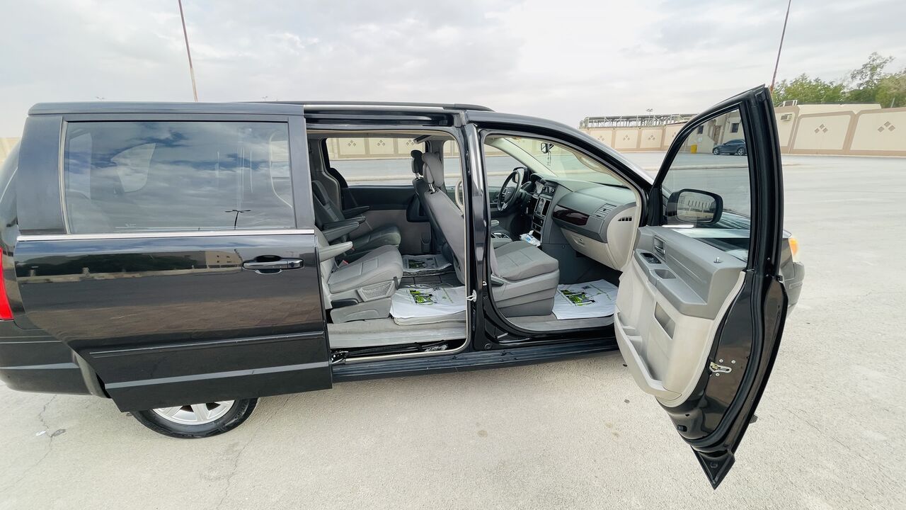 Al Malaz, Vehicles, Cars & Trucks , SAR 19000,  Chrysler Grand Voyager,  2010,  Automatic,  129500 KM,  Well Maintained / Ready To Use / Neat And Clean