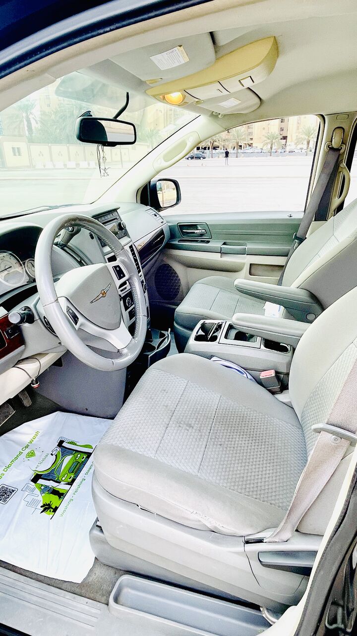 Al Malaz, Vehicles, Cars & Trucks , SAR 19000,  Chrysler Grand Voyager,  2010,  Automatic,  129500 KM,  Well Maintained / Ready To Use / Neat And Clean