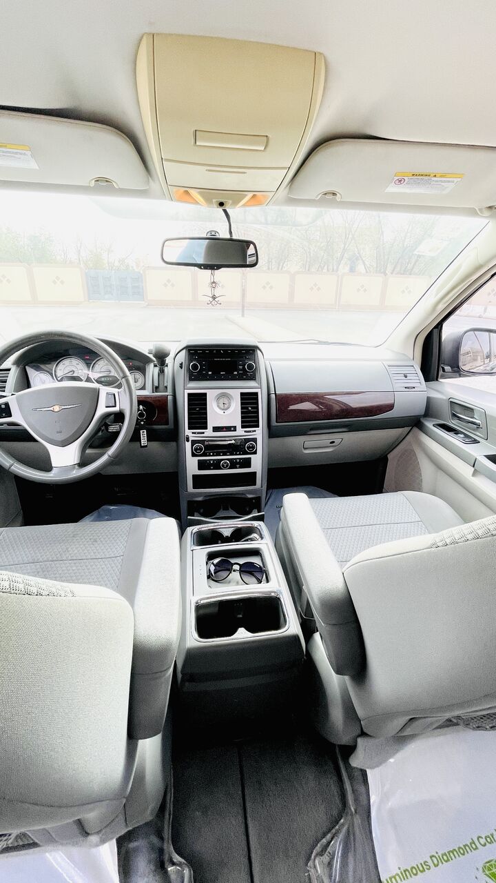 Al Malaz, Vehicles, Cars & Trucks , SAR 19000,  Chrysler Grand Voyager,  2010,  Automatic,  129500 KM,  Well Maintained / Ready To Use / Neat And Clean