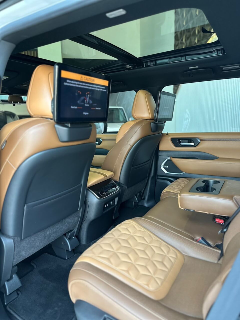Riffa, Vehicles, Cars & Trucks , BHD 33500,  NISSAN PATROL PLATINUM V6T TWIN TURBO SILVER,  2025,  38000 KM,