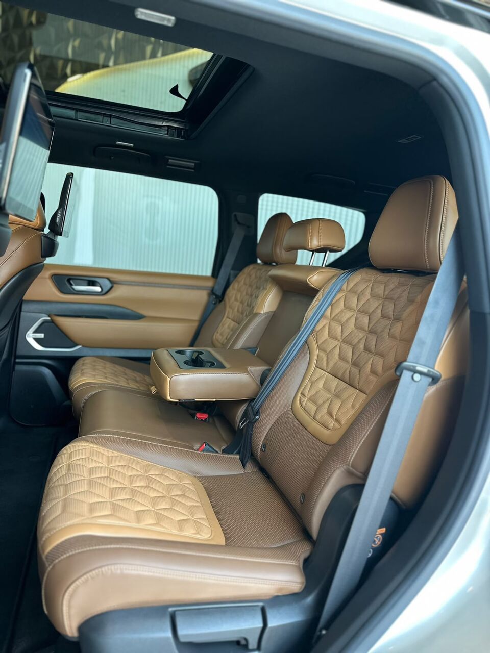 Riffa, Vehicles, Cars & Trucks , BHD 33500,  NISSAN PATROL PLATINUM V6T TWIN TURBO SILVER,  2025,  38000 KM,