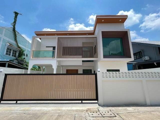 Bangkok, Real Estate For Sale, THB 11900000,  5 BR,  59 Sq. Feet,  HS 2039 ขายบ้านเดี่ยว 2 ชั้น 59 ตรว. 5 ห้องนอน ล