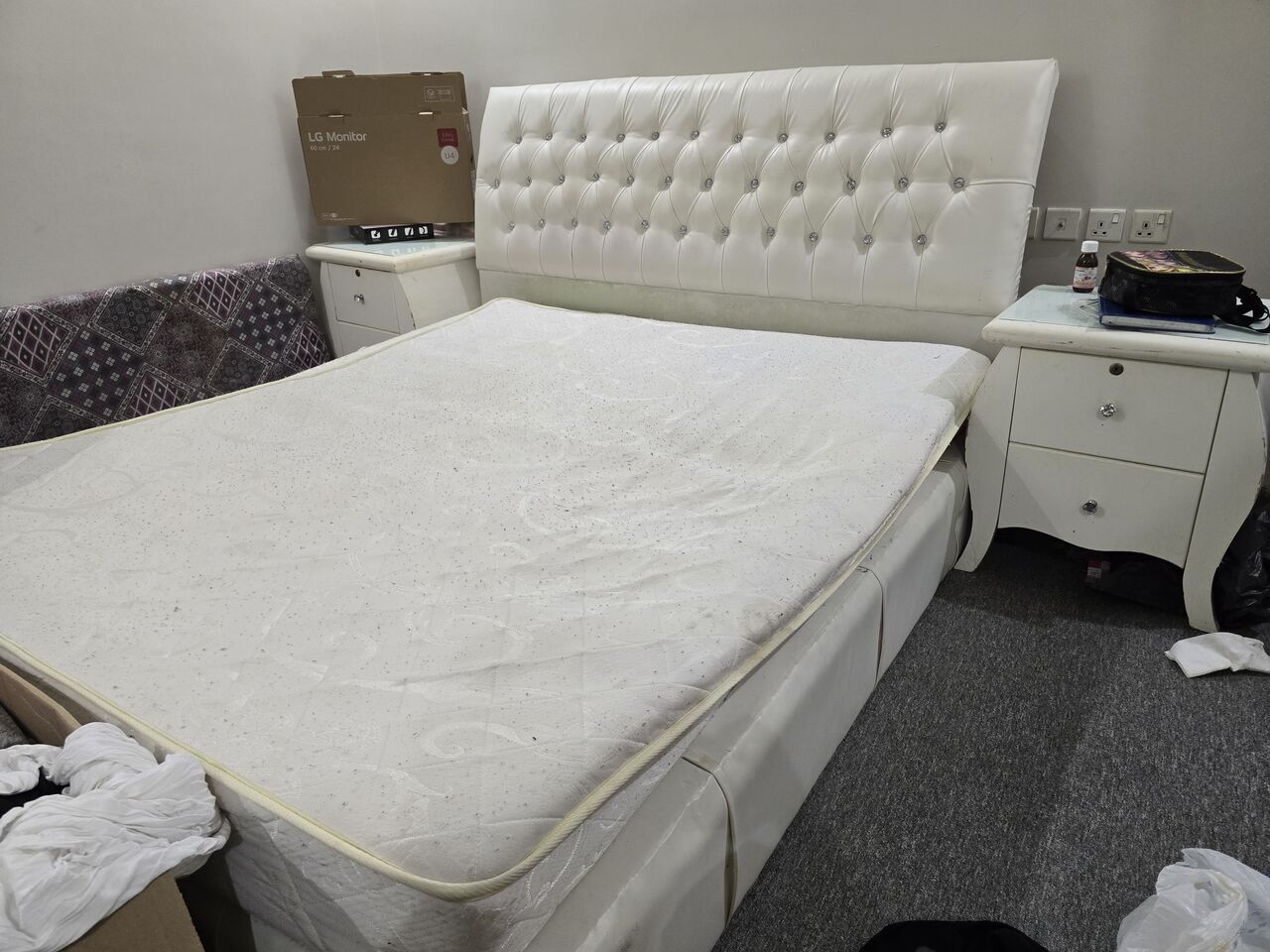 Riyadh, Furniture, SAR 850,  Bed Set Complet