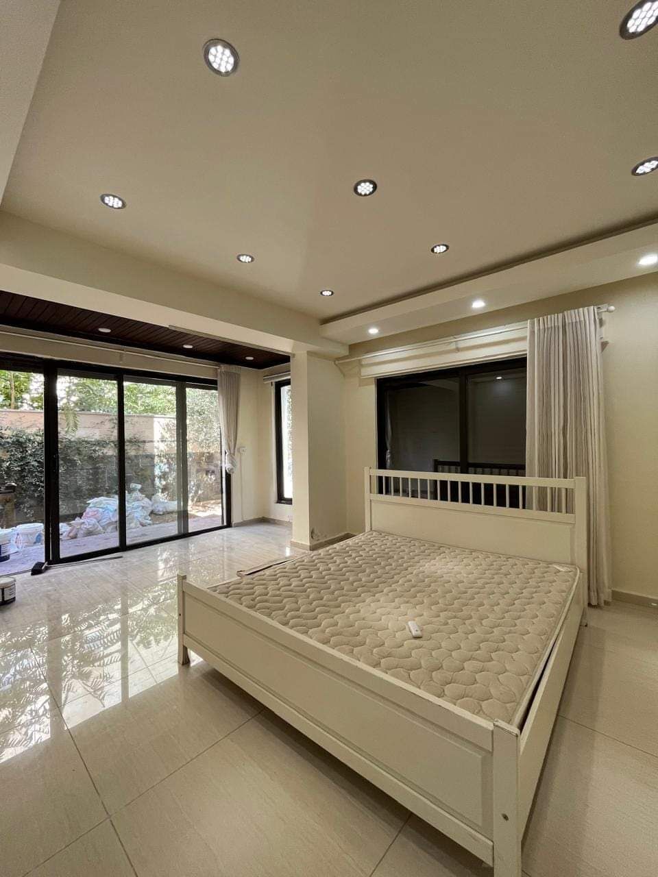 Abdoun, Apartments, Flats, Houses & Villas, JOD 20000/year,  4 BR,  Ground Semi Furnished 4B With Big Garden In Abdoun 00962777688956