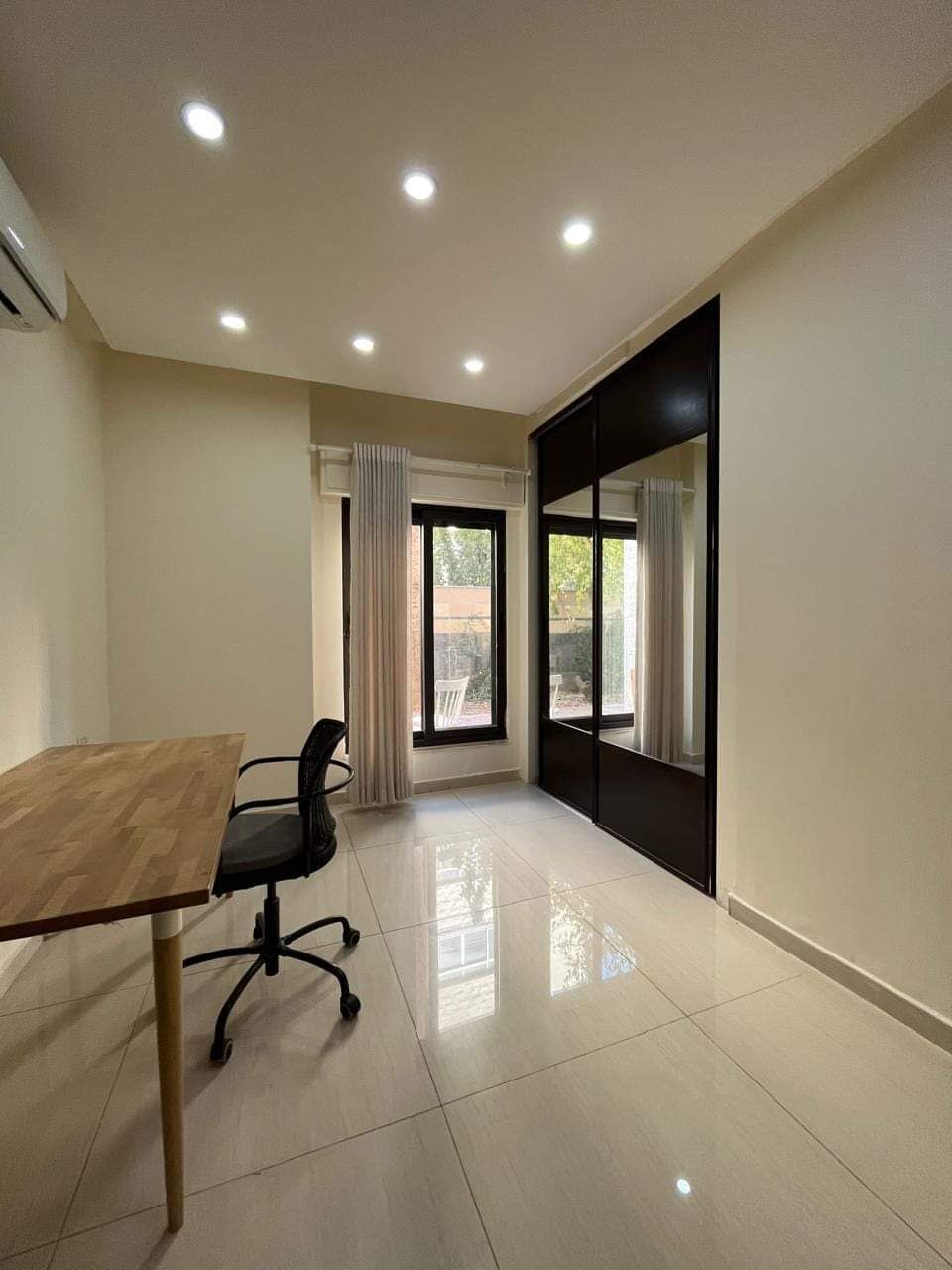 Abdoun, Apartments, Flats, Houses & Villas, JOD 20000/year,  4 BR,  Ground Semi Furnished 4B With Big Garden In Abdoun 00962777688956
