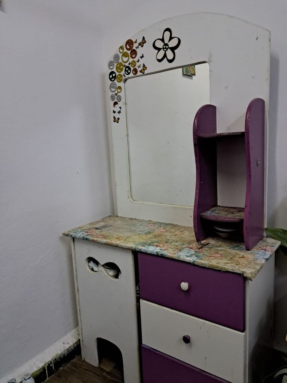 Al Adama, Furniture, SAR 600,  Single Bed With Mattress + Beauty Table + Drawing Room Table
