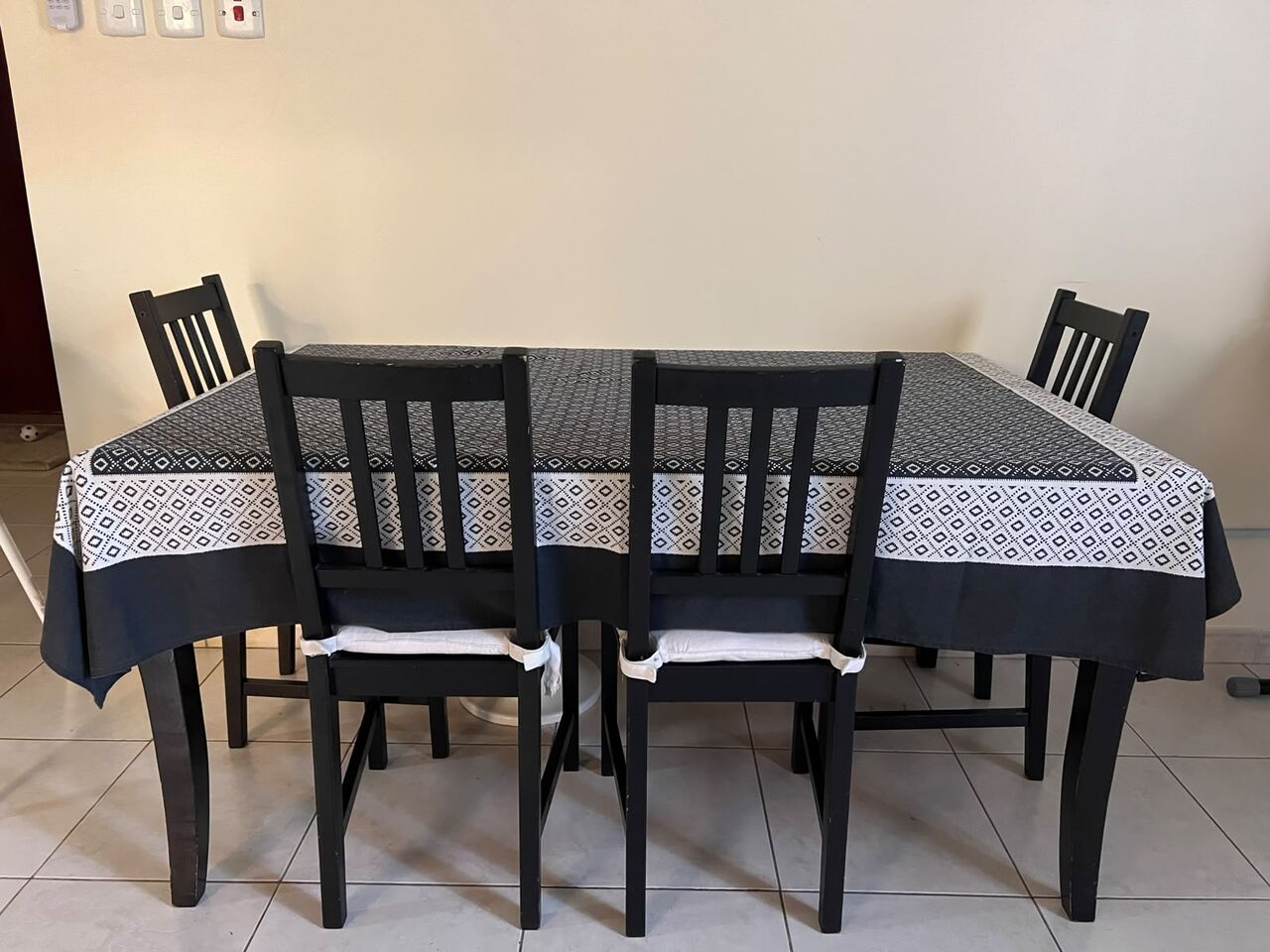 Dammam, Furniture, SAR 250,  Dining Table With Four Chairs