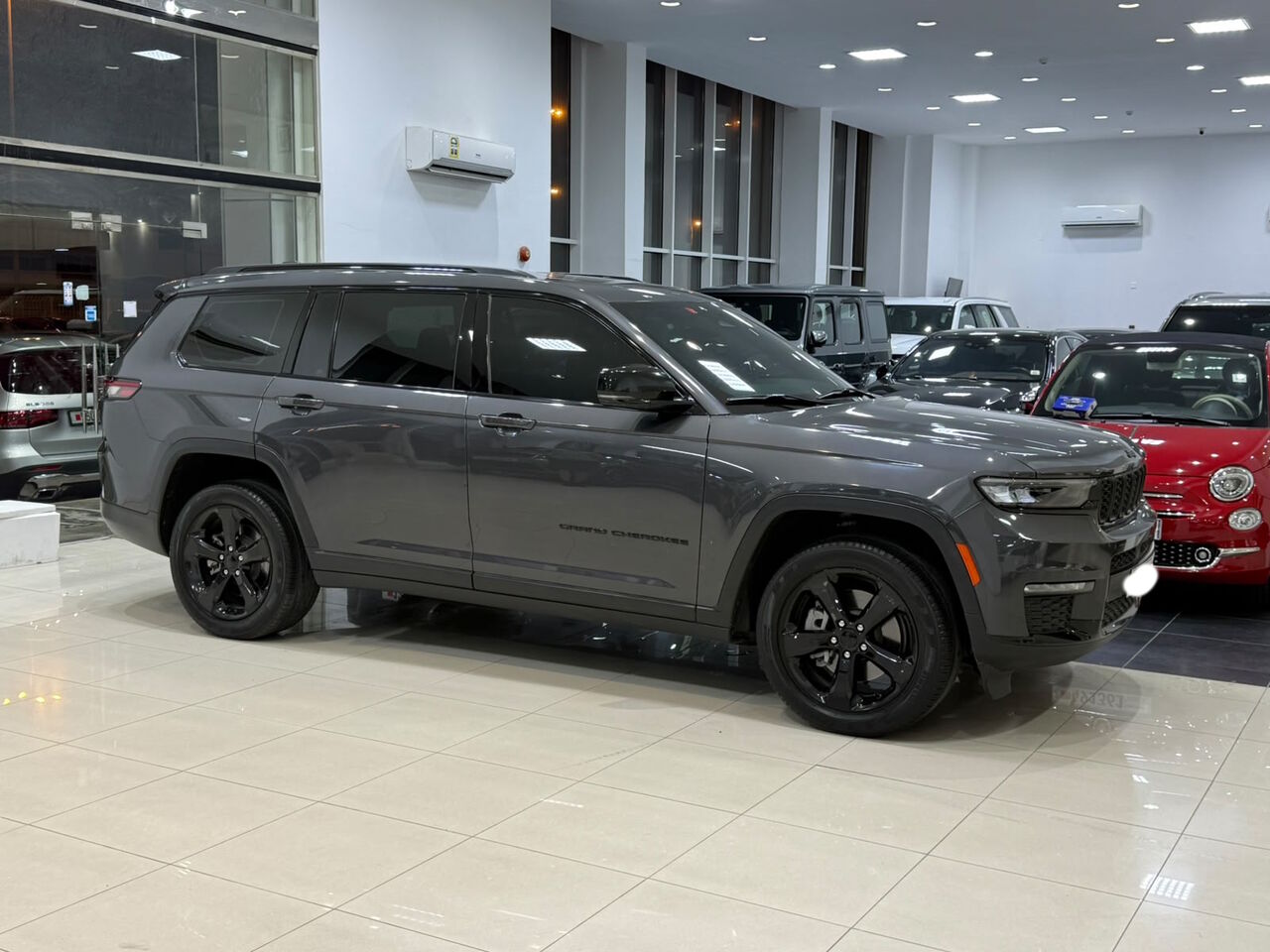 Manama, Vehicles, Cars & Trucks , BHD 11700,  Jeep Grand Cherokee,  2022,  Automatic,  98000 KM,    (Grey)