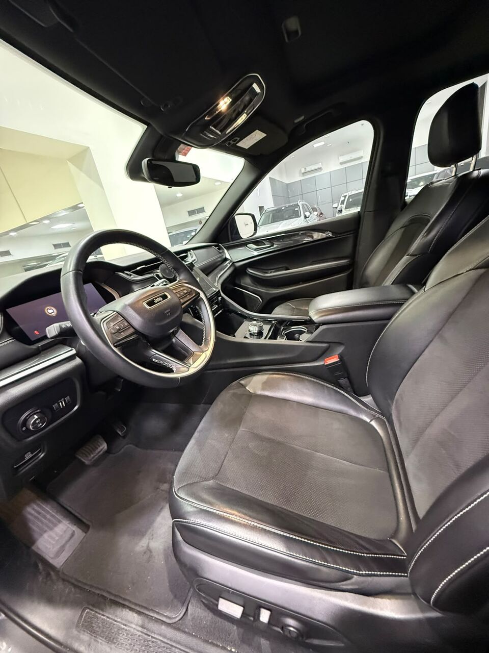 Manama, Vehicles, Cars & Trucks , BHD 11700,  Jeep Grand Cherokee,  2022,  Automatic,  98000 KM,    (Grey)