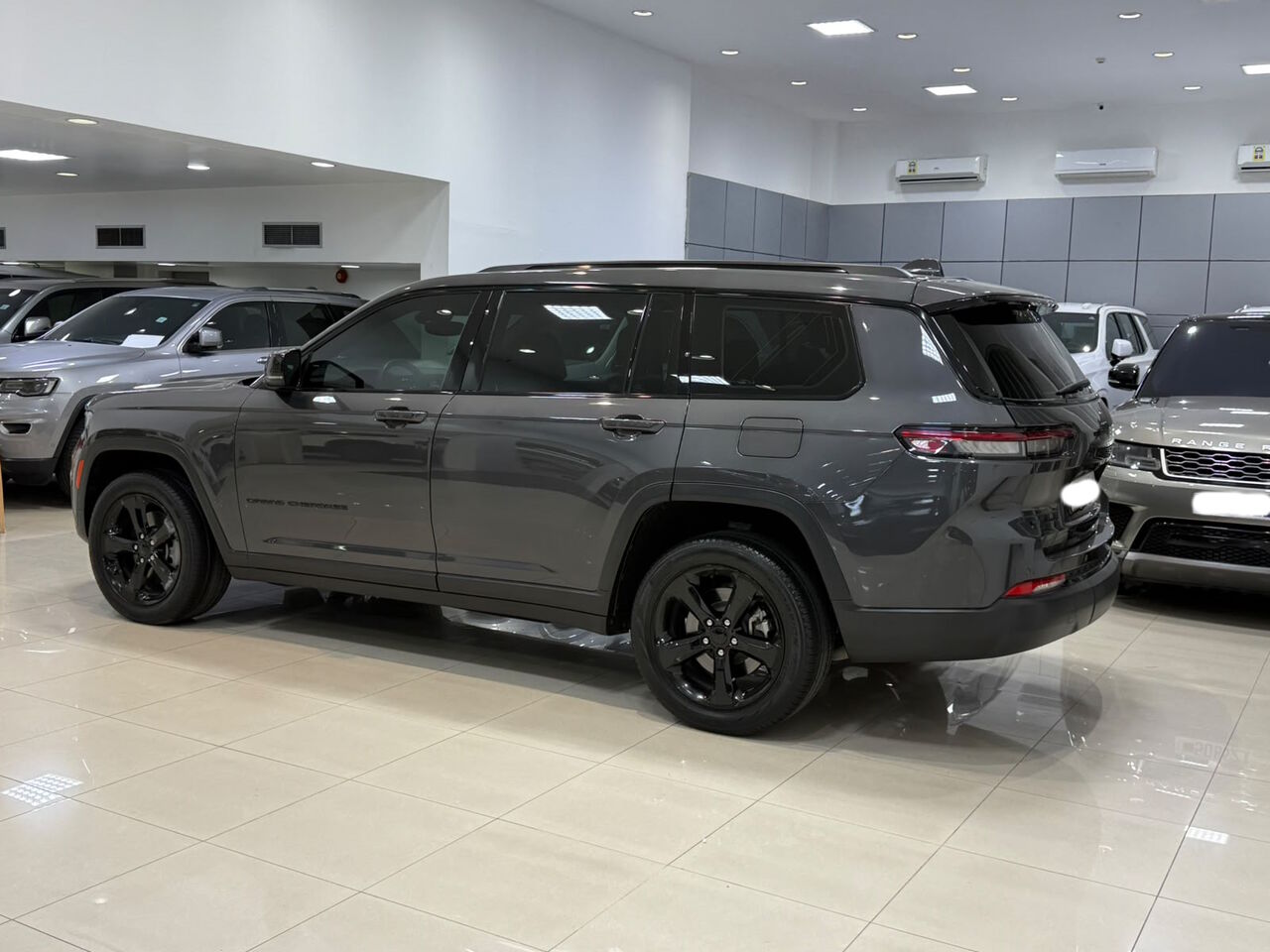 Manama, Vehicles, Cars & Trucks , BHD 11700,  Jeep Grand Cherokee,  2022,  Automatic,  98000 KM,    (Grey)