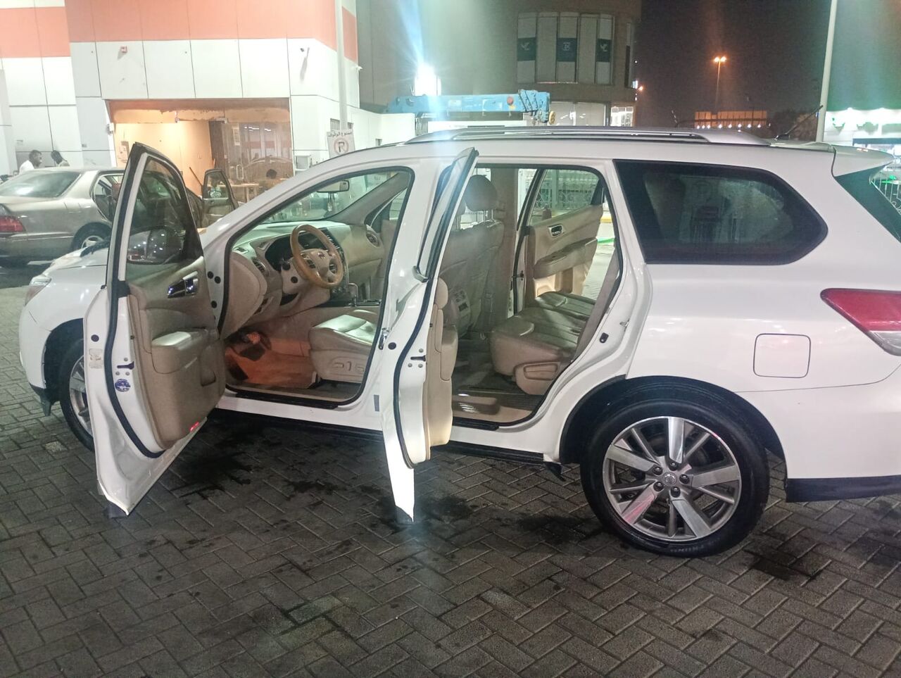 Al Wizarat, Vehicles, Cars & Trucks , SAR 32000,  Nissan Pathfinder, 2013, Automatic, 216000 KM,FULL OPTION, Family Car For Sale,  2013,  Automatic,  216000 KM,  Nissan Pathfinder,  FULL OPTION