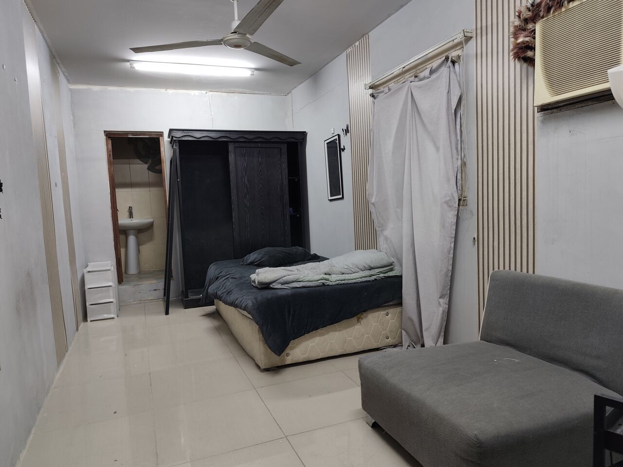 Bani Jamra, Apartments, Flats, Houses & Villas, BHD 80/year,  1 BR,  Bani Jamrah:- Furnished Studio Flat On Rent With Unlimited Ewa..