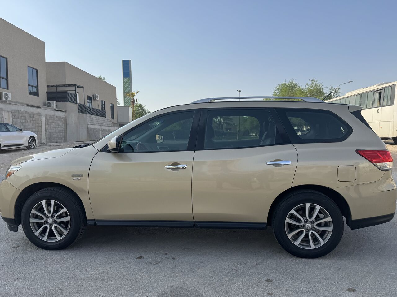 Hara, Vehicles, Cars & Trucks , SAR 23000,  Nissan Pathfinder,  2013,  Automatic,  255806 KM,   For SALE