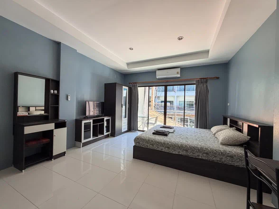 Bangkok, Real Estate For Sale, THB 22500000,  6 BR,  200 Sq. Meter,  16-Room Hotel With Elevator For Sale Near Jomtien Beach