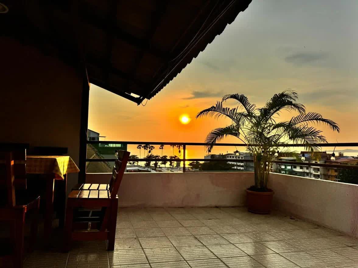 Bangkok, Real Estate For Sale, THB 22500000,  6 BR,  200 Sq. Meter,  16-Room Hotel With Elevator For Sale Near Jomtien Beach