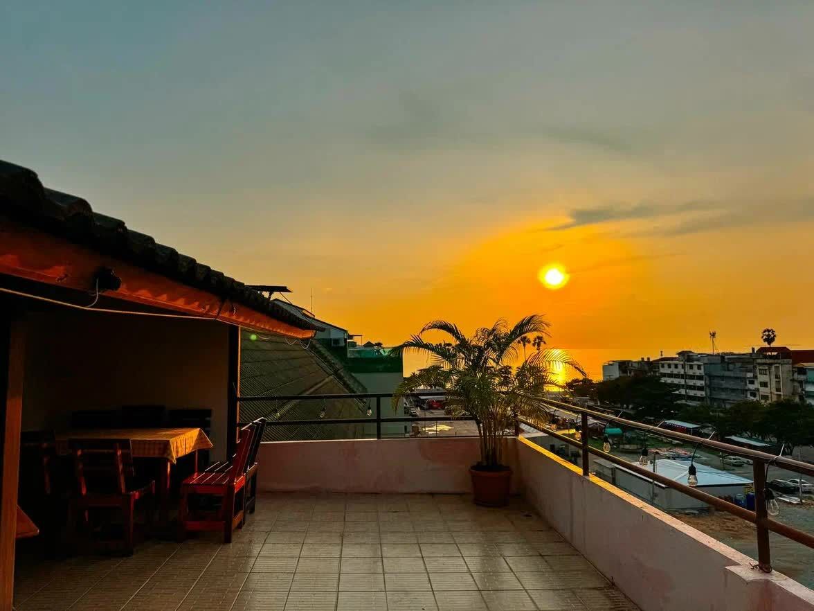 Bangkok, Real Estate For Sale, THB 22500000,  6 BR,  200 Sq. Meter,  16-Room Hotel With Elevator For Sale Near Jomtien Beach